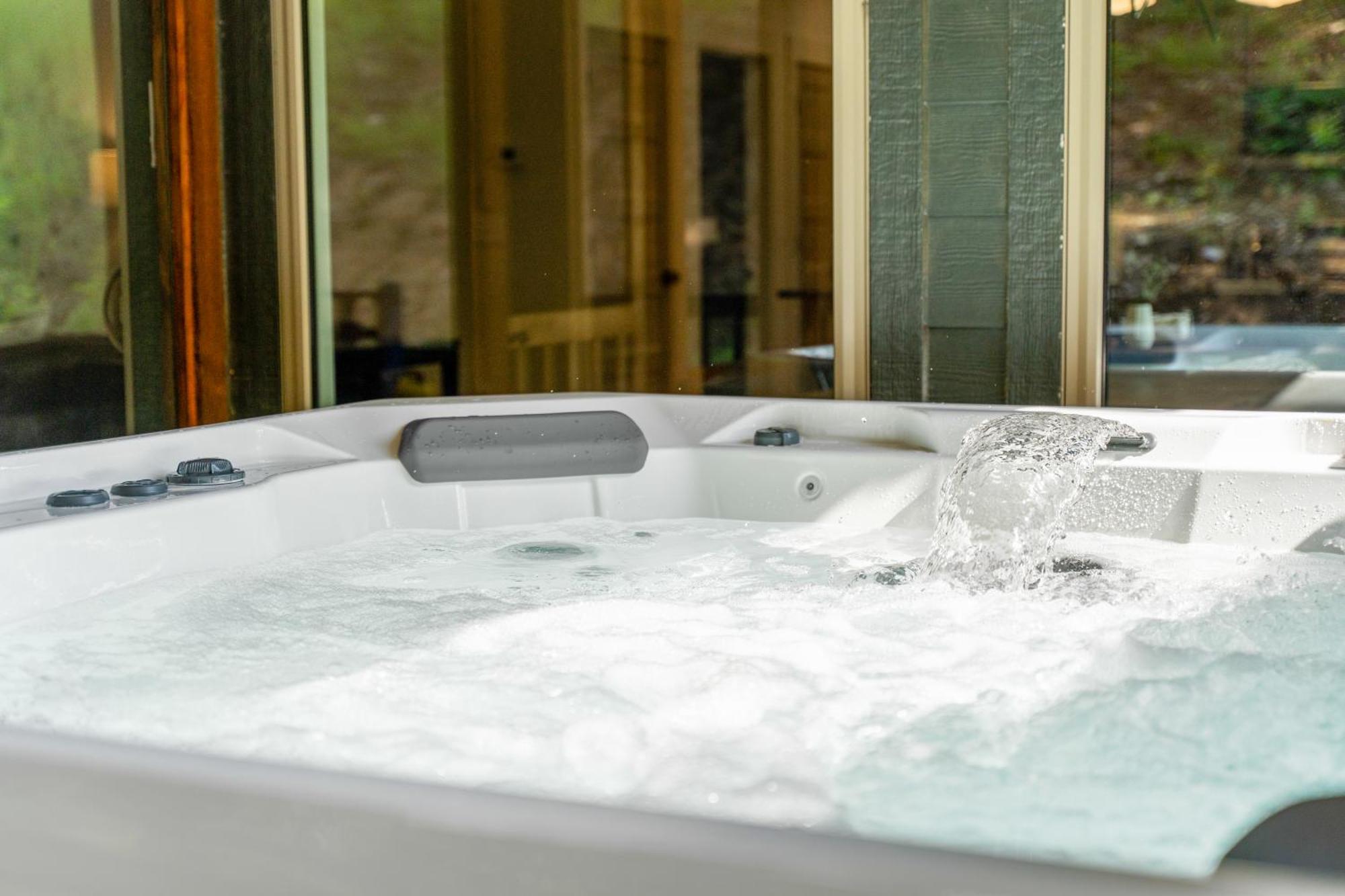 New Ozark Oasis Luxe Cabin Retreat With Hot Tub Hollister Bagian luar foto